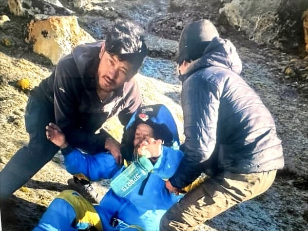 Dawa Sherpa guide found alive near Everest base camp
