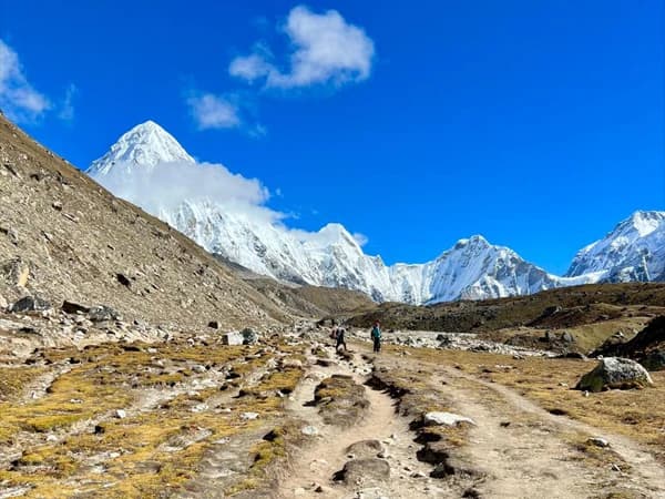himalayas view including mount pumori in the everest base camp tour