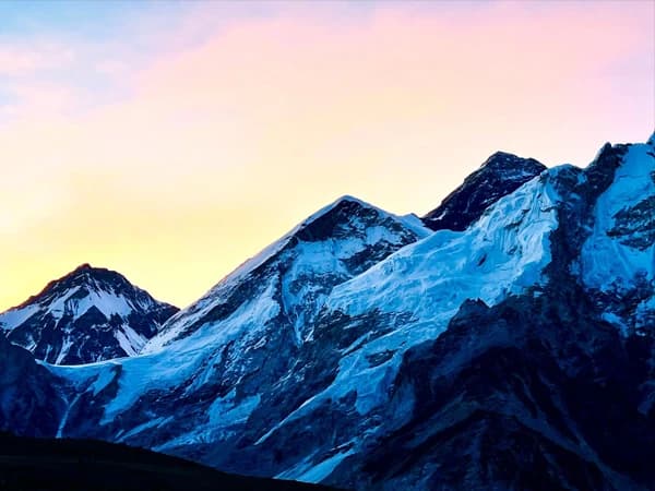 Mt Everest view little uphill from Gorakshep, the trail between Gorakshep to Kala Patthar