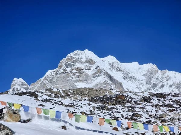 Everest base camp trekking Himalaya mountain view with prayer flag