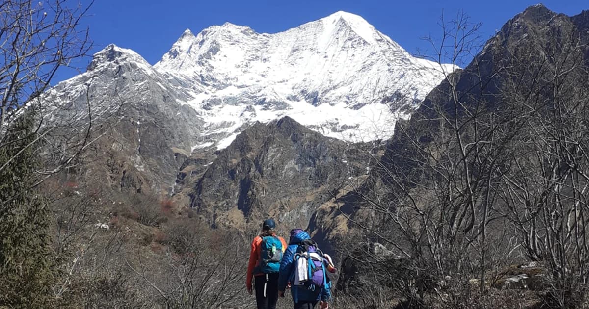 Manaslu circuit trekking Himalaya view