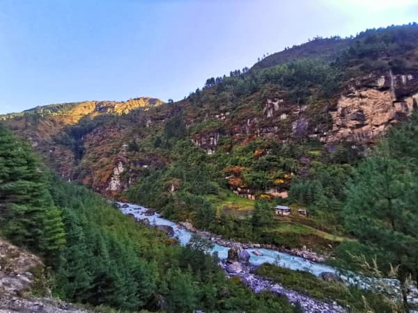 Dudh Koshi River View Passing From Phakding On Everest Luxury Trek