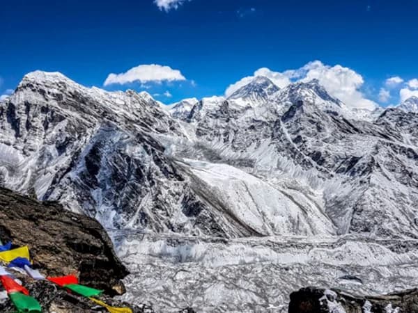 Everest Gokyo Lake 7 700x450