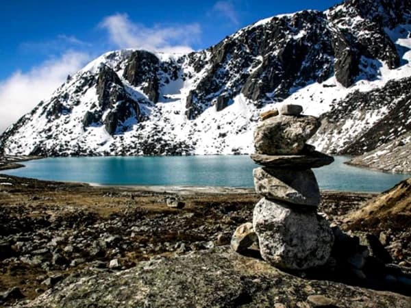 Everest Three High Pass 3 700x450