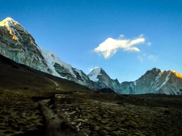 Everest Three High Pass 6 700x450