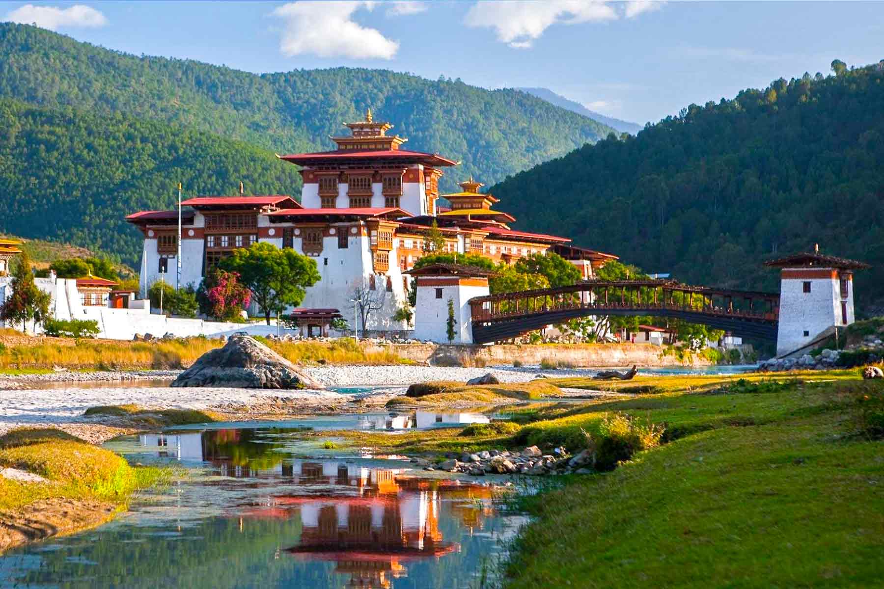 Бутан виды. Королевство бутан (Bhutan). Пунакха-дзонг бутан. Бутан Гималаи. Королевство бутан достопримечательности.